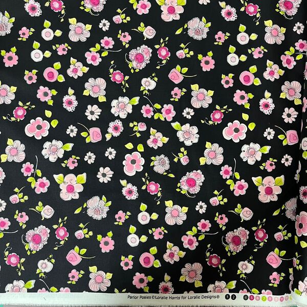 ロラライハリス Parlor Posies 黒生地 45㎝×110㎝