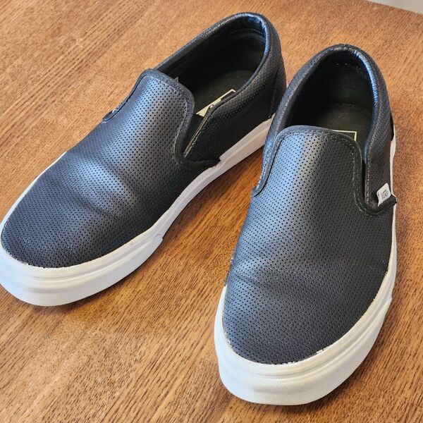 VANS CLASSIC SLIP ON ブラック パンチング バンズ クラシック スリッポン