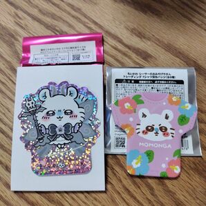 まじかるちいかわ ホログラムステッカー&Tシャツ型缶バッジ モモンガ