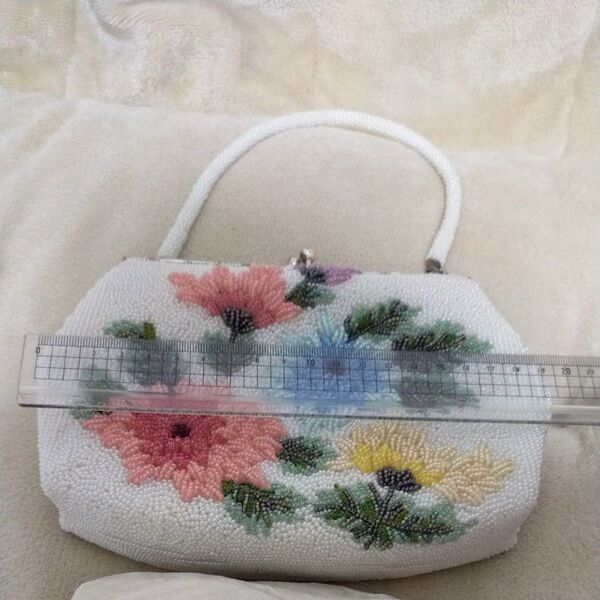 ビーズ刺繍 ハンドバッグ 花柄 ホワイト がま口