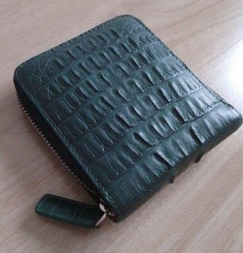 クロコダイル 二つ折り 折り財布 一枚革 ラウンドファスナー