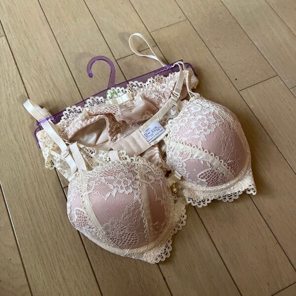 KanFA ブラジャー75C ショーツMのセット 花柄レースベージュ系