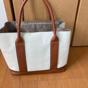 カシュカシュ レザートートバック ブラウン ホワイト