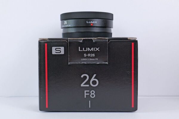 パナソニック単焦点 レンズ フルサイズ ミラーレス一眼 Lマウントシステム用 LUMIX S 26mm F8 ブラック S-R26