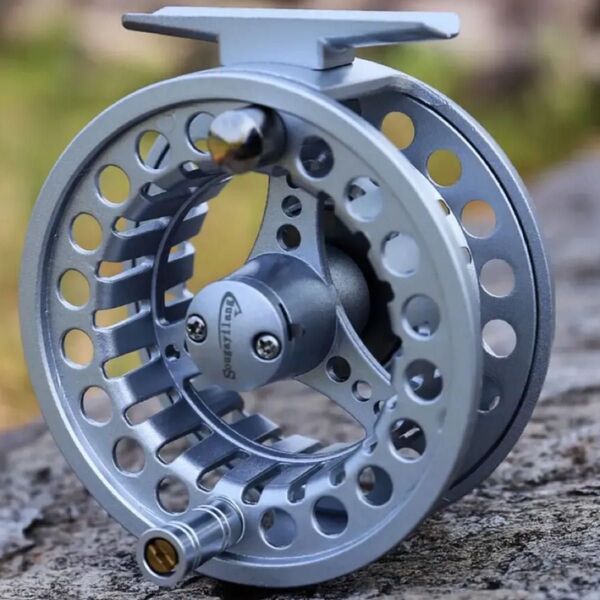 ソウガイラン 銀色の釣りリール アルミニウム製 5/6wt 大型アーバーフライリール ステンレススチールドラグシステム 淡水用海水