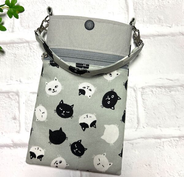 猫柄 グレー スマホポーチ ハンドメイド
