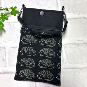 【No.15】ハリネズミ ブラック スマホポーチ ハンドメイド