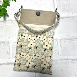 【No.50】う早この布 ミニブーケ グレージュ スマホポーチ ハンドメイド