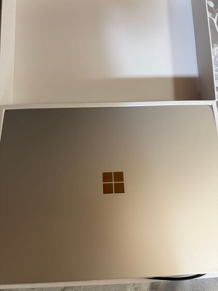 Surface Laptop 第7世代 ZHG-00020(展示型番T0R-00015) プラチナ16GB 256GB