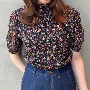 新品 花柄シャツ 花柄ブラウス ブラウス パワショルブラウス マジェスティックレゴン 上品 かわいい 韓国 小花柄 小花柄ブラウス