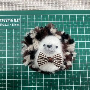 ハンドメイド アフロハリネズミ ブローチ