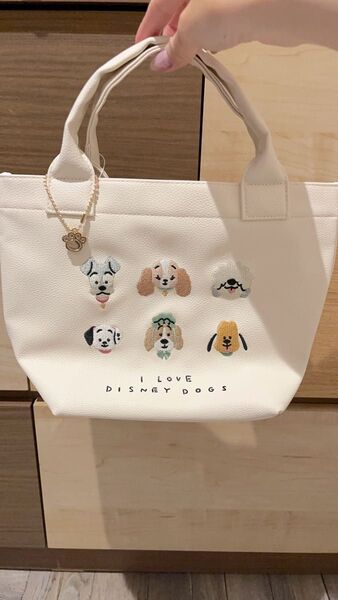 【新品】ディズニーストア トートバッグ I LOVE DISNEY DOGS