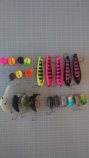 お買い得エリアルアー22個セット カルテラス ウルキ エリアトラウト 管釣り ルアーセット