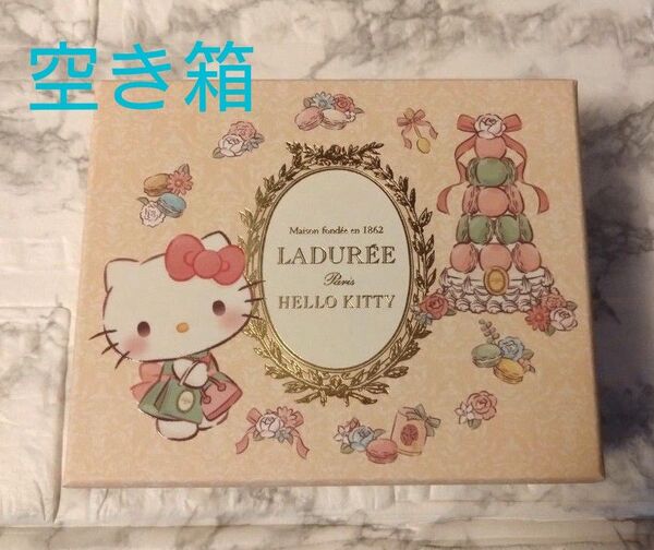 LADUREE ラデュレ × ハローキティ コラボ 限定マカロンボックスの空き箱