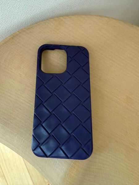 BOTTEGA VENETA ボッテガヴェネタ iPhoneケース 13pro 紫 パープル イントレチャート スマホケース