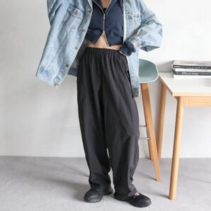 アングリッド ナイロン混ボリュームラフパンツ
