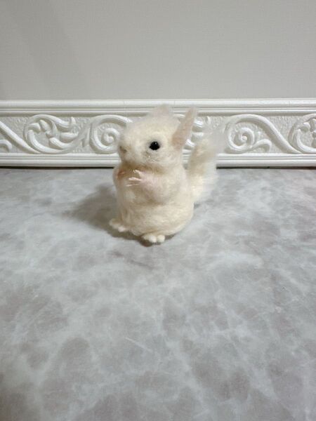 ☆ちびチンチラホワイトぬいぐるみ☆ 羊毛フェルト 作家一点物 ハンドメイド 置物 アートドール