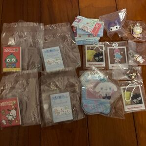 サンリオ めじるしアクセサリー シュガーバニーズ くろうさ コロコロクリリン いちご新聞 豆ガシャノート はいっポーズ
