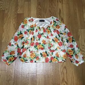 ◆ ホワイト系 花柄 シフォン 長袖 ふんわり ブラウス シャツ ☆ Mサイズ位 ☆ 赤&黄色 バラ柄 ☆ 透け感
