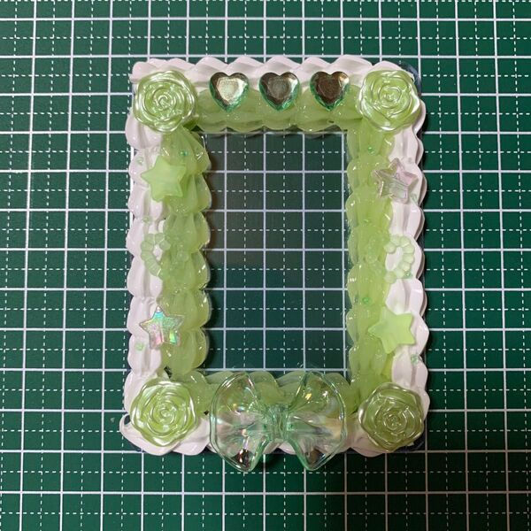 ホイップデコ 緑 白 B8 トレカケース 硬質ケース