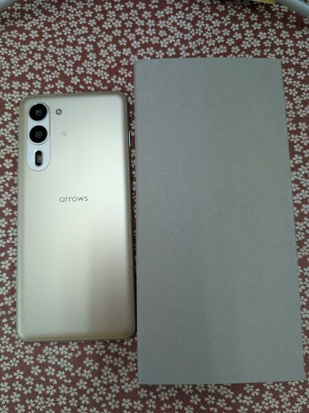 arrows we2 plus IIJ限定 256GB/12GB スマホカバー付