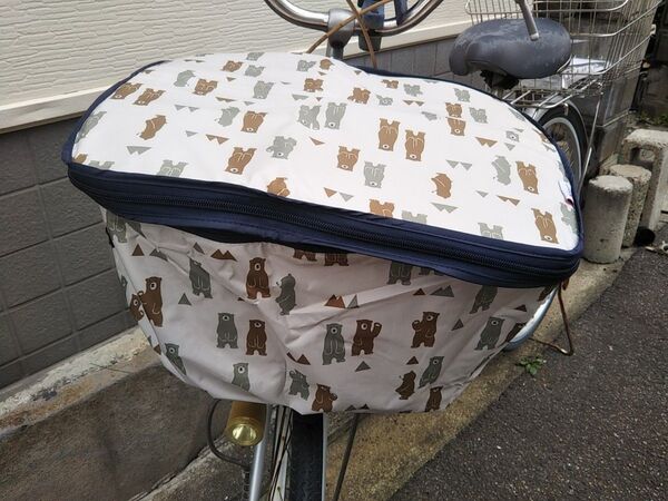 自転車用品 2段式前カゴカバー 電動アシスト車カゴ対応 便利な両開き♪ 防水 【ブラウンベア(薄ベージュ地:熊柄)】 keia