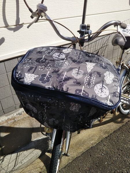 自転車用品 2段式前カゴカバー 電動アシスト車カゴ対応 便利な両開き♪ 防水 【キャットナイト(ねこ柄&夜景)】