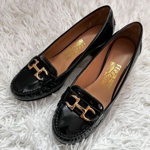 美品 Salvatore Ferragamo エナメル ヒールローファー 黒 6