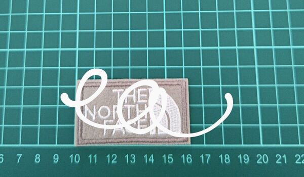 ロゴ 刺繍 ワッペン (のり付き)グレージュ?
