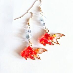 赤色金魚のピアス(琉球ガラス)