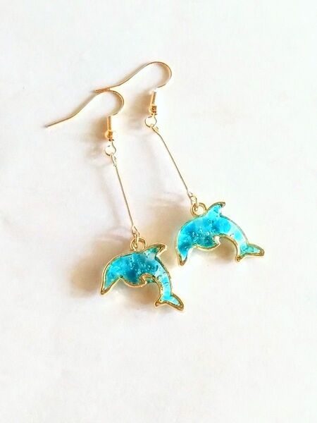 イルカのピアス(空色*琉球ガラス)
