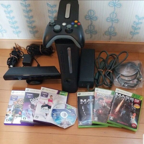 XBOX360本体とキネクトセンサーセットソフト(キネクトソフト4本、マスエフェクト1、2、3、スーパーストリートファイター4)