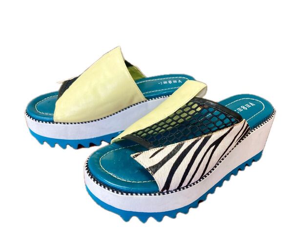 トレンド ポップな厚底サンダル 7cmヒール 24cm 24.5cm 定価22,000円 VIBRAM社のソール 美品