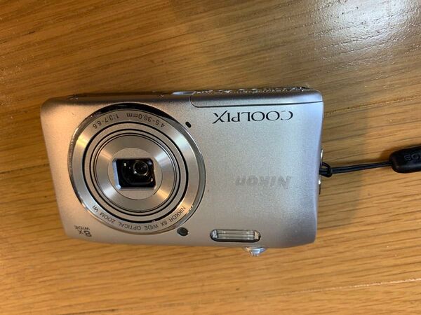 Nikon COOLPIX S3600 デジタルカメラ シルバー