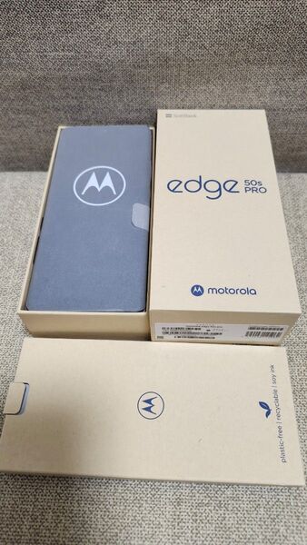 ほぼ新品 motorola edge 50s pro メモリー8GB ストレージ256GB ブラック おまけでフィルムとケース付