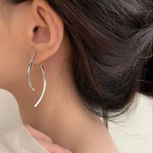 N057揺れる 痛くない イヤリング シルバー 韓国 おしゃれ エレガント 結婚式 発表会 上品 日常通勤 フォーマル カジュアル