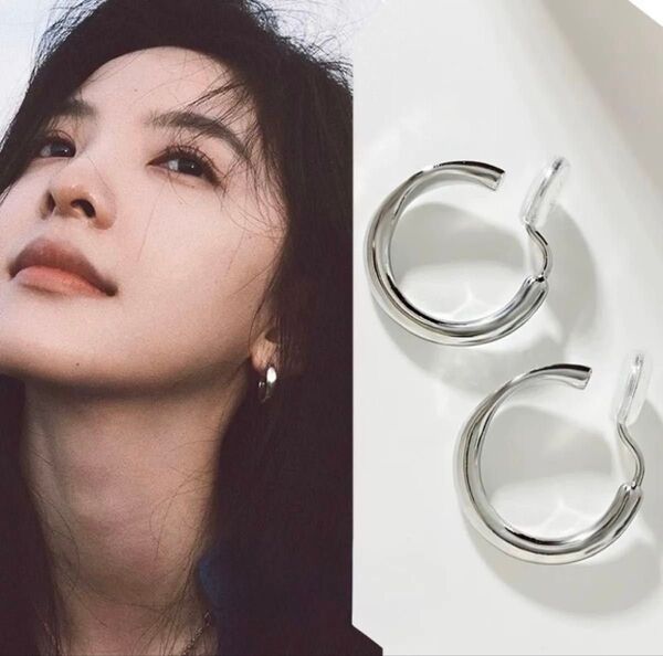 N023シルバー色フープ 艶やか 痛くない イヤリング 上品 おしゃれ 韓国トレンド エレガント 通勤 日常 結婚式 ブライダル