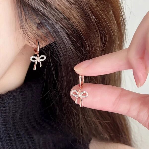 N191ピンクゴールドリボン 揺れる 痛くないイヤリング キラキラ 結婚式 韓国おしゃれ 上品 通勤 二次会 フォーマルカジュアル