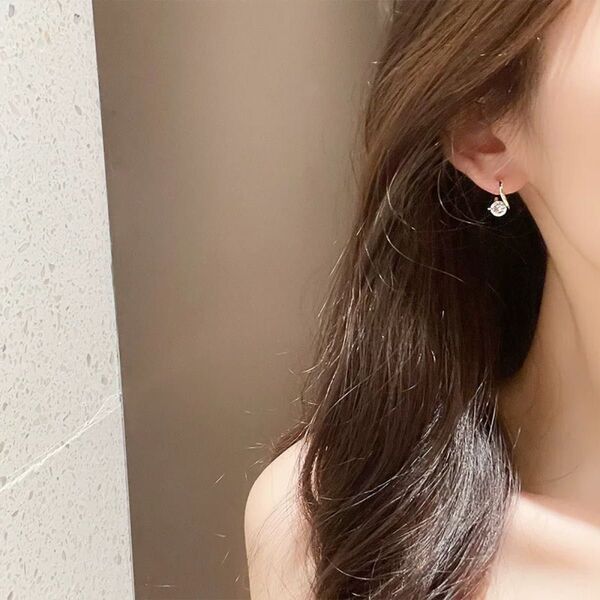 N239上品 1粒ビジュー キラキラ ゴールド色イヤリング 結婚式 ブライダル 二次会 通勤 おしゃれ 韓国 可愛い フォーマル