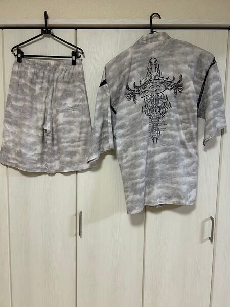 クーポン使用でお安くゲットしてね!PIKO 甚平 上下 グレー系 バックプリント ジンベイ 夏 祭り 花火 まとめ買い割引あり!