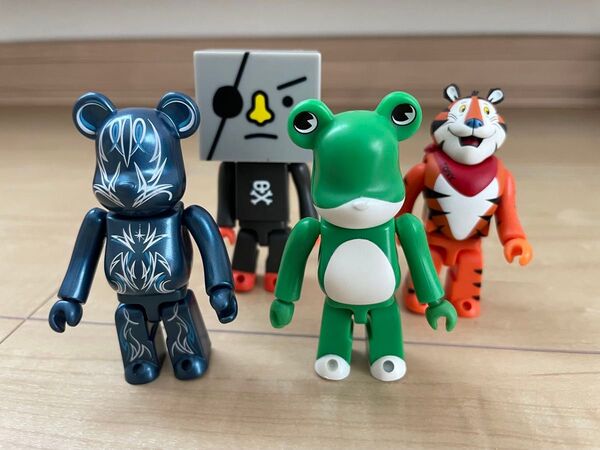 BE@RBRICK カエルブリック2001★ケロッグブリック2001★ベアブリック★ミニフィギュア