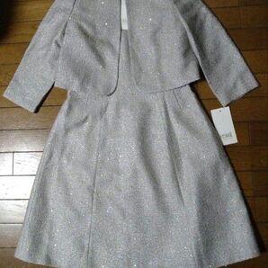 55000円 新品 ストロベリーフィールズ イチエ 上質ラメ スパンコール ワンピース&ジャケット セット グレー