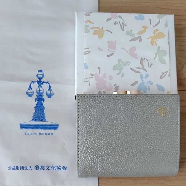 皇居 財布 二つ折り財布 がま口タイプ シルバー 箱入り