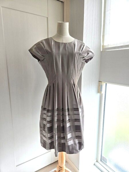 【24h以内発送可】【美品】HIROKO BIS ワンピース ベージュ
