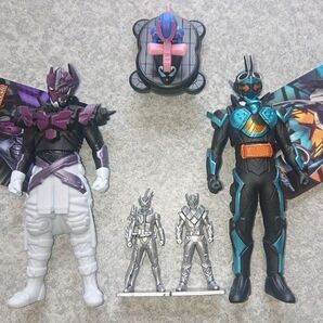 バンダイ 仮面ライダー ガッチャード&ヴェルバラド ソフビ未使用品 【おまけ付き】