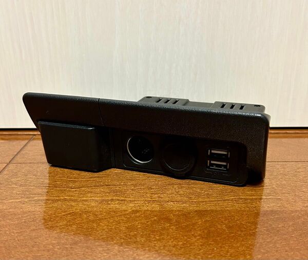 カーメイト シガーソケット 増設 USB 純正風 ハイエース USBポート 電源