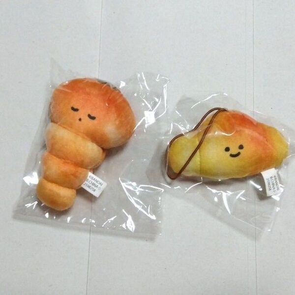 おいしいぬいちゃん ガチャ パンのぬいぐるみ マスコット ロールパン チョココロネ キーホルダー バンダイ