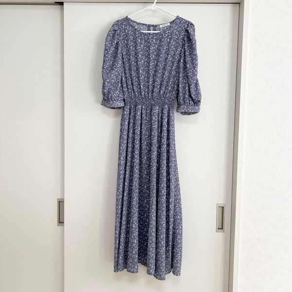 【美品】ハニーズ 小花柄ワンピース Sサイズ パワショルワンピース ブルー ロングワンピース