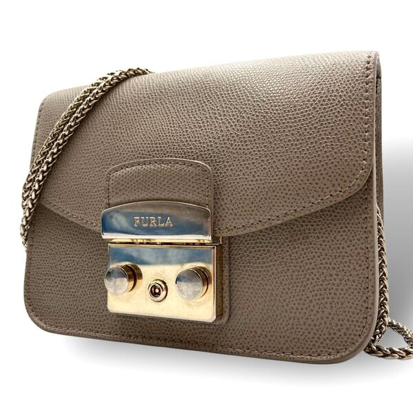 FURLA フルラ メトロポリス チェーンショルダーバッグ クロスボディ レザー 本革 グレージュ 斜め掛け フラップ