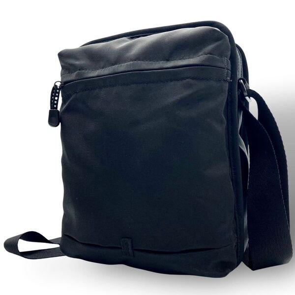 Samsonite サムソナイト ショルダーバッグ クロスボディ 斜め掛け ナイロン ブラック 黒 ロゴプレート シンプル 縦長